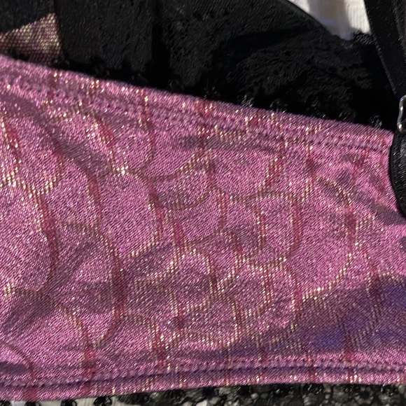 Fabulous brocade bra with lightly padded underwire cups and lace detail. - Picture 15 of 15